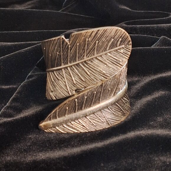 Vintage Silver Tone Feather Hinged Cuff Bracelet Versatile Boho Artisan-style - Picture 2 of 9